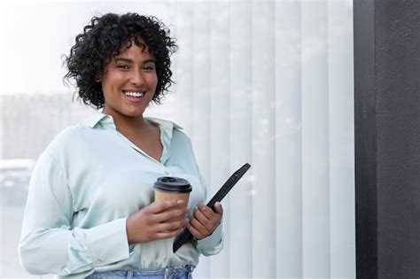 Free Photo Medium Shot Smiley Business Woman Portrait