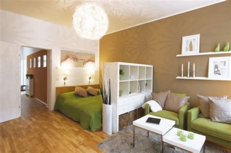 Им шла:фцима штэ:т айн шранк. Wohn und schlafzimmer in einem raum einrichten