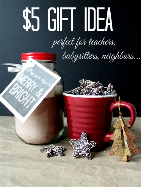 For the next few days, i am sharing a few fun and inexpensive gifts for friends and neighbors! Simple Holiday: $5 gift idea - Christinas Adventures