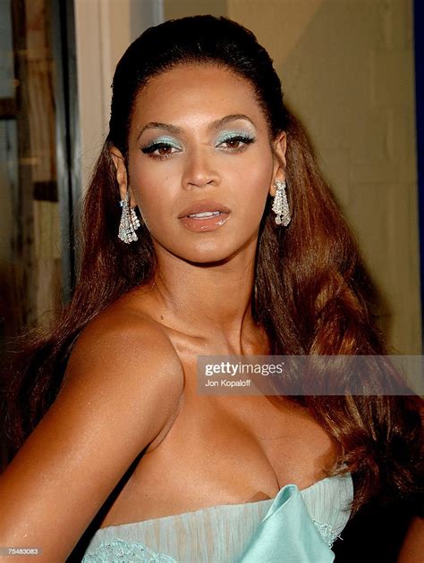Beyonce At The Dreamgirls Los Angeles Premiere Arrivals At News Photo Getty Images
