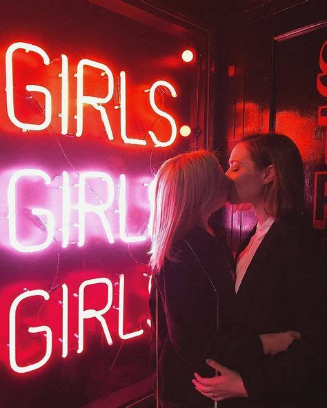 girls kissing girls kissing pinterest kiss girls and events