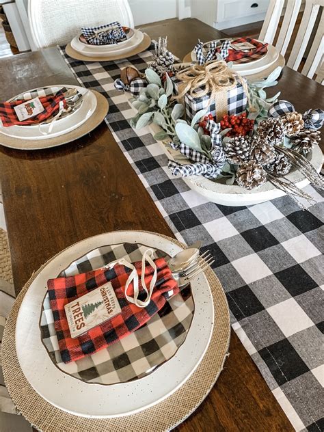 Casual Christmas Table Setting Idea For A Cute And Simple Look