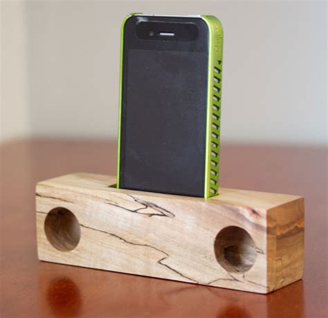 Wooden Iphone And Ipad Speakers Are Eco Friendly