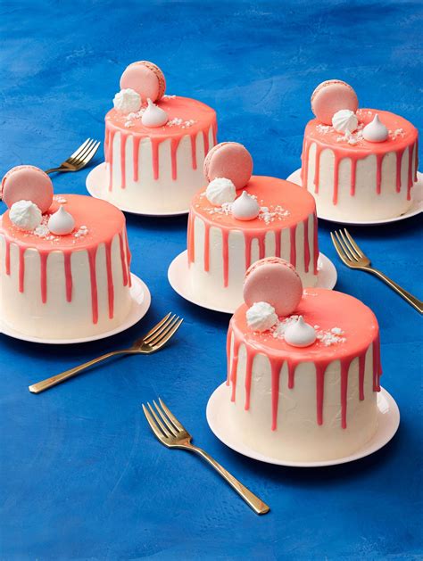47 Small Wedding Cakes With A Big Presence Tiny Cakes Mini Desserts