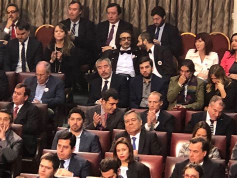 Cantante, adherente al humanismo universalista y diputado chileno. Con humita incluida: el elegante atuendo de Florcita ...