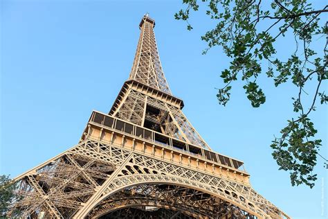Eiffel Tower Famous With 10 Amazing Facts