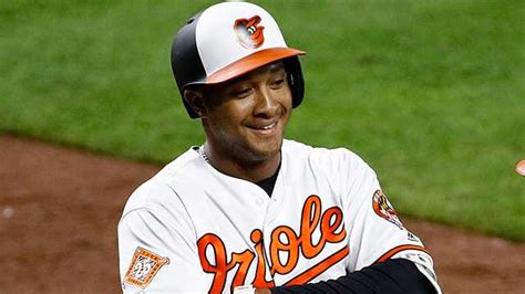 Orioles sign Jonathan Schoop to one-year deal