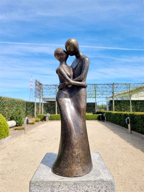 Sculpture De Jardin En Bronze Dun Couple Enveloppant Etsy France