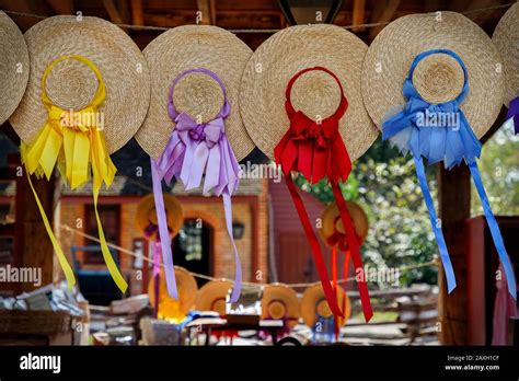 Williamsburg Colonial Woman Hi Res Stock Photography And Images Alamy