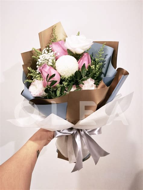 Kl florist chocolate & flower bouquet delivery kl selangor. Graduation Flowers Delivery KL | Olea Florist Modern ...
