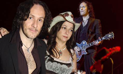Def Leppard Guitarist Vivian Campbell Files For Divorce From Wife Of 25