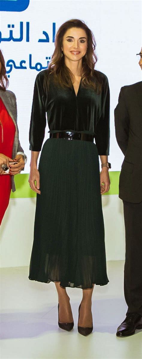 Yes Even Queen Rania Shops At Zara Queen Rania Royal Fashion Outer Style