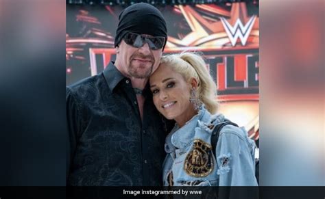 Undertaker Wife Michelle Mccool Glamorous Photos And Videos Viral On