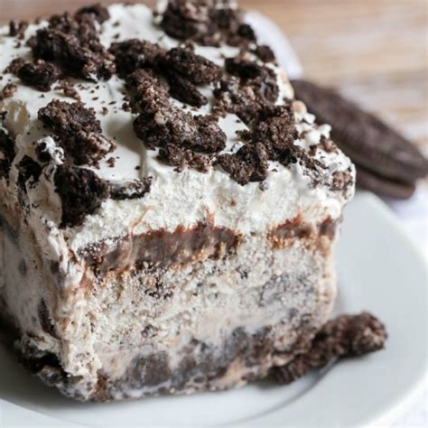 Den teig in folie einschlagen und mindestens 30 minuten kühlen. No Bake Oreo Cake, weiße Creme und Karamell Creme, Teig ...