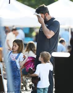 Ben Affleck Still Wearing His Wedding Ring As He Plays The Doting Dad In Atlanta Daily Mail Online