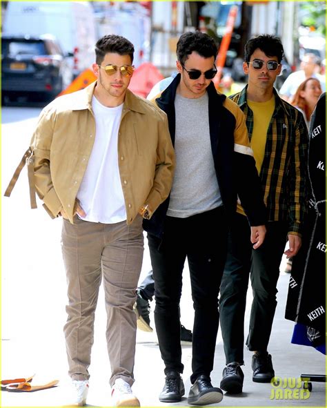 The Jonas Brothers Run Into Fans While Out In Nyc Photo 1241842