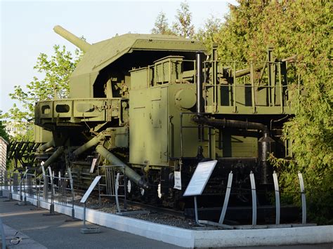 Das Russisches Eisenbahngeschütz ТМ 1 180 Im Zentralmuseum Des Großen