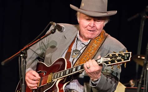 The Rural Blog Roy Clark Who Was Better Than Hee Haw Dies At 85