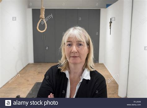 Woman Hanging Noose Stockfotos Und Bilder Kaufen Alamy