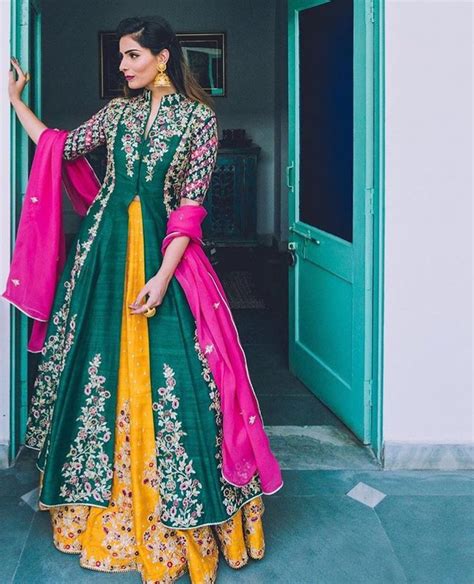 Adorable Pakistani Mehndi Dresses For Brides 2018 Wedding Dresses