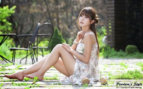 裸の日本の十代の少女 イートローカルネズ