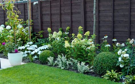 Love Your Garden Green And White Formal Symmetrical Border Formal