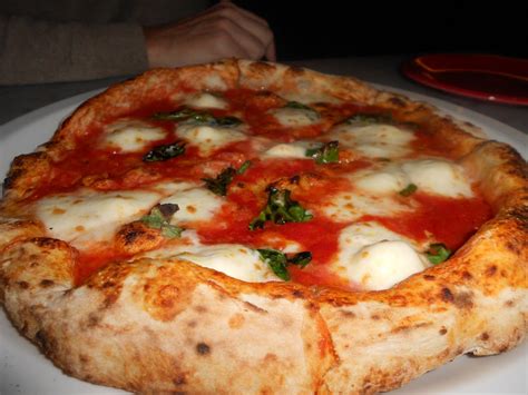 Make Your Own Delicious And Traditional Neapolitan Style Pizza Using A