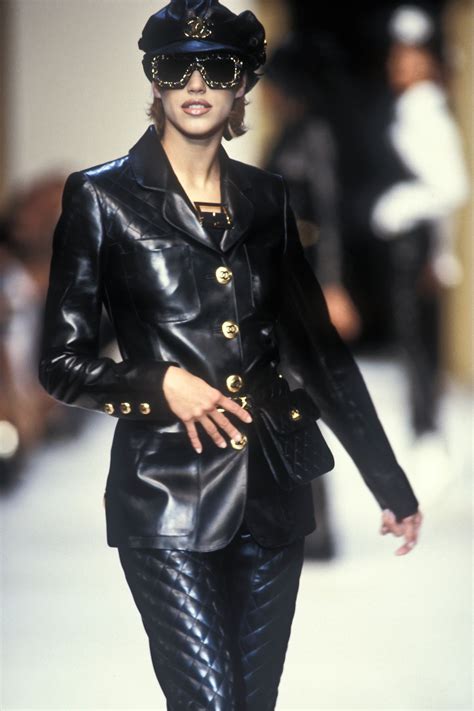 Chanel Runway Show Fw 1992 Fashion Leather Couture Chanel Fashion