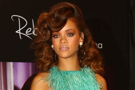 Rihanna On A New Look With Voluminous Side Swept Curls Rihannas