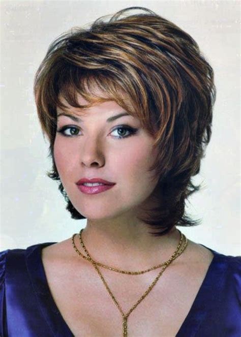 This haircut is simply stunning. Feathered Shaggy Haircuts For Women - Wavy Haircut