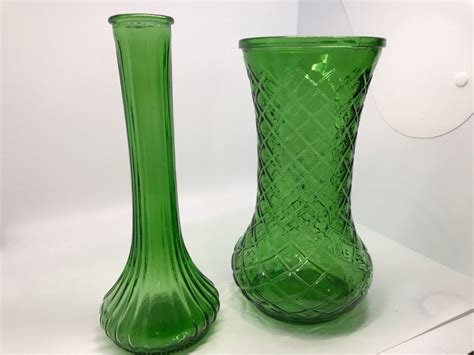 2 Vases Emerald Green Hoosier Glass Ribbed Flower Vase Vintage Etsy