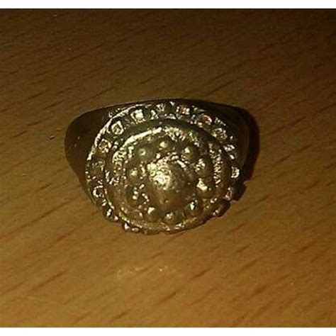 Kebudayaan perunggu di indonesia dimulai sekitar 500 sm. CINCIN PERUNGGU ZAMAN KERAJAAN MAJAPAHIT MOTIF MATAHARI ...