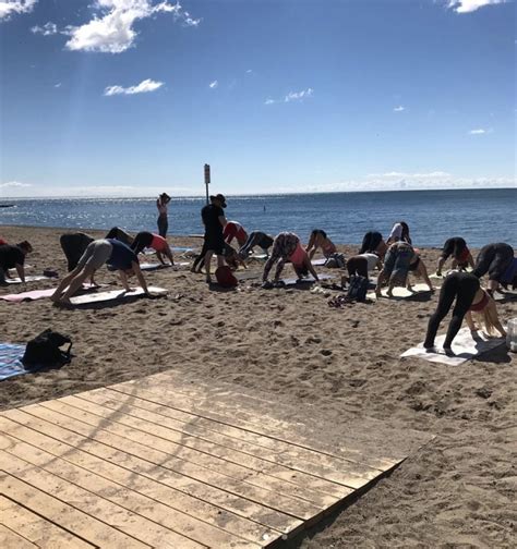 7 places to do free outdoor yoga in toronto this summer