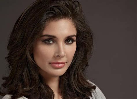 lisa ray reveals she had a cancer relapse a month after wedding hid it from her husband