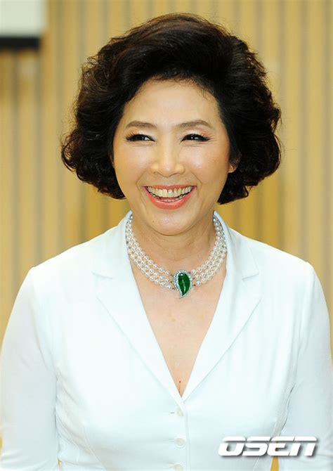 1972년 데뷔 후 49년 동안 수많은 작품에서 세상 모든 어머니들의 모습을 그리며, 국민 엄마로 사랑 받아 온 고두심. 고두심 "정치권 러브콜, 돈 때문에 거절" 왜? - 조선닷컴 - 연예 ...