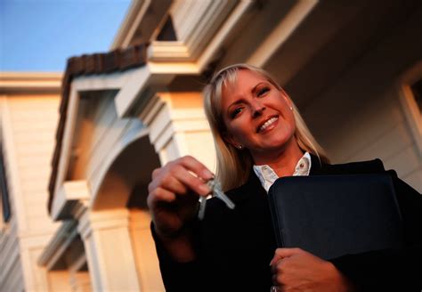 Buyers' agent fees will depend on the demand and experience of the buyer's agent. How Much Do Real Estate Agents Make? | Mashvisor