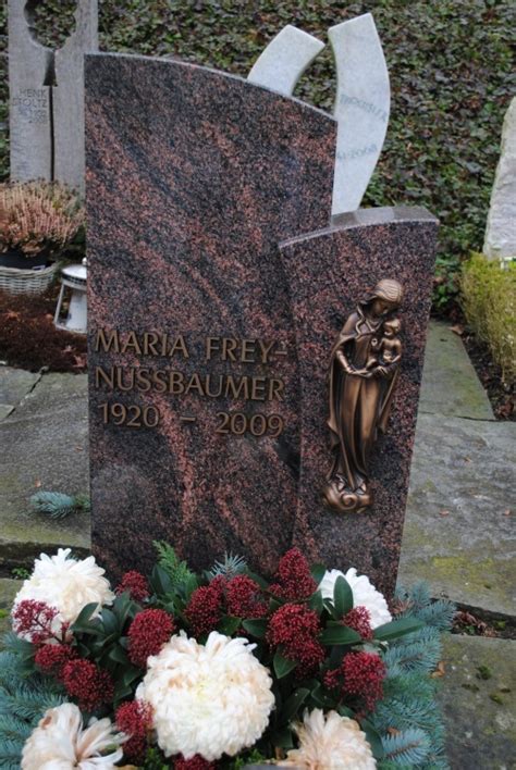 Wenn ein geliebter mensch verstirbt, ist es für seine angehörigen wichtig, einen ort zu finden, an dem sie trauern können. Grabsteine