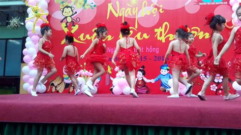 Theo quan sát của pv, xung quanh ngôi trường được dựng hàng rào bên trong trường còn 1 lớp rào barie. Bé chúc xuân - Hs trường tiểu học Nguyễn Huệ Q1 - YouTube