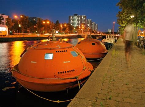 My first experience stayed in capsule hotel and i can say that it was a pleasant experience in the pod hotel. Capsule Hotel (The Hague, Netherlands) | Unique hotels ...