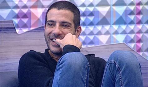 שרון גל התחתן בפעם השלישית, עמירן דביר מפרגן לקשתים, מיכל וולדיגר מתרגשת לקראת חתונת הבת, טלי גוטליב כועסת על בנט. האח הגדול עדכונים מסביב לשעון: נחשף: האם שרון גל נכנס לאח ...