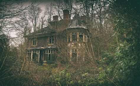 Pin By Redactedvchyzee On Haunted Creepy Old Houses Creepy Houses