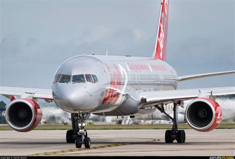 Originally from mars somehow got down to earth. G-LSAH - Jet2 Boeing 757-200 at Manchester | Photo ID 585023 | Airplane-Pictures.net