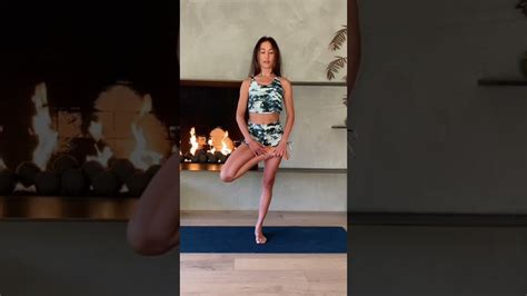 Qeep Up Yoga Maggie Q S Morning Stretch Youtube