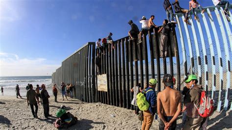 Caravana De Migrantes Alcanza La Frontera Con Estados Unidos El Debate
