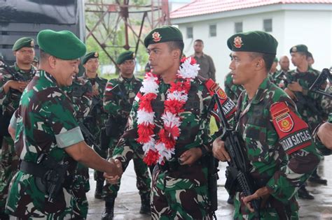 Tiba di Maluku, Satgas Yonarmed 1 Kostrad Disambut Oleh Pangdam XVI
