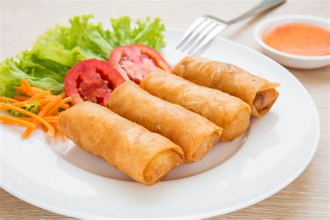 Spring rolls happen to be my favourite starters when ordering chinese! Oven-baked spring rolls | Nutrition Australia