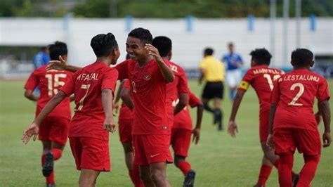 Indonesia mendapatkan poin dan shin tae yong mendapatkan kartu kuning. Hasil Filipina vs Indonesia di Piala AFF U-15 2019 ...