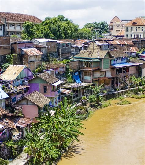 The Houses By The River In Indonesia The Density Of The Ho Flickr