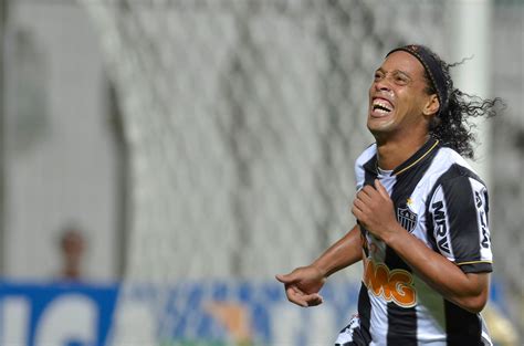 Reports Ronaldinho In Talks With Mexican Club Queretaro