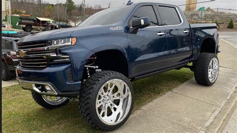 10000 26x14s On A Lifted 2020 Silverado 9 Inch Rough Country Tis